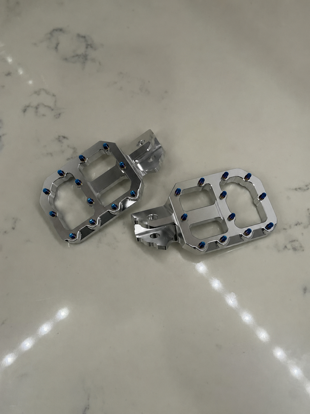 E-Moto Pegs